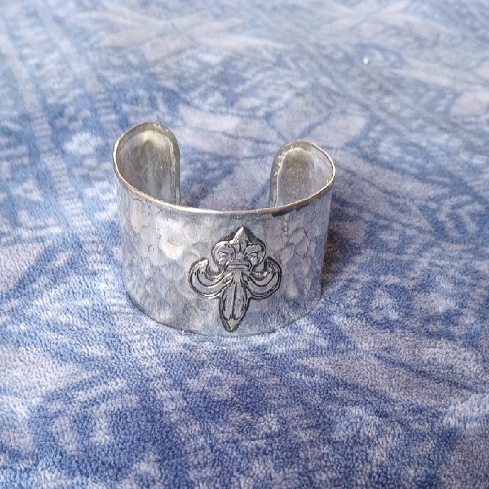 Silver Cuff Bracelet with Fleur-de-Lis Design